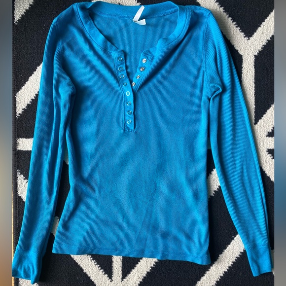 Turquoise Long Sleeve - Picture 1 of 2